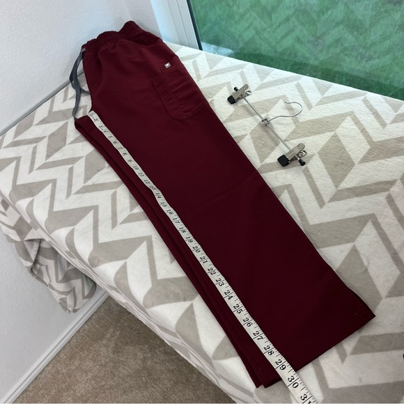 FIGS Catarina top and High Rise Pant Burgundy 2pc set Scrubs Uniform size Small - Picture 7 of 11